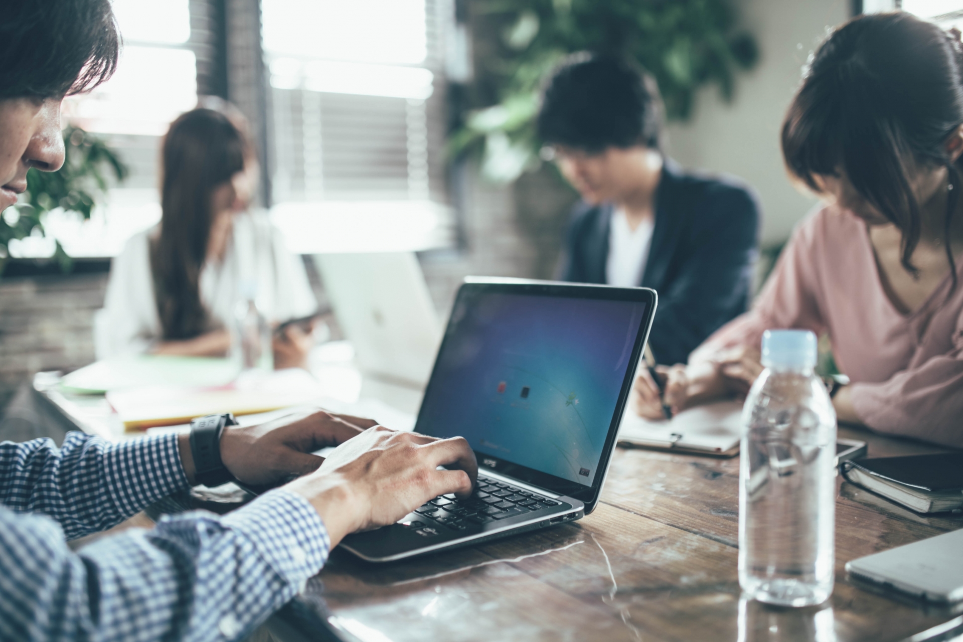 無料Web診断の対象となる士業・コンサル会社のイメージ